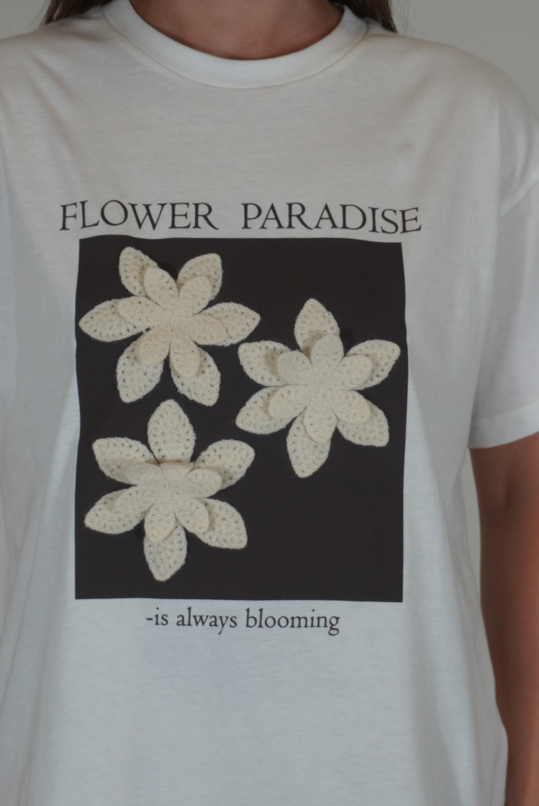 T-Shirt mit 3D-Blumen