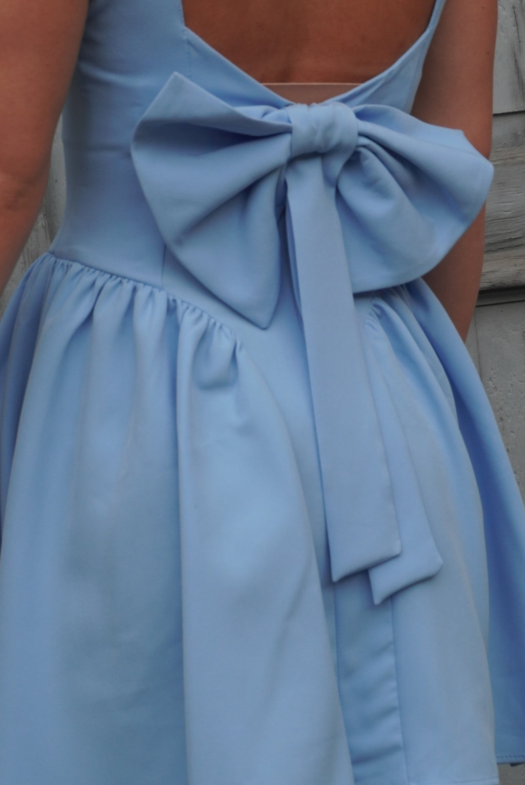 Kleid mit Schleife