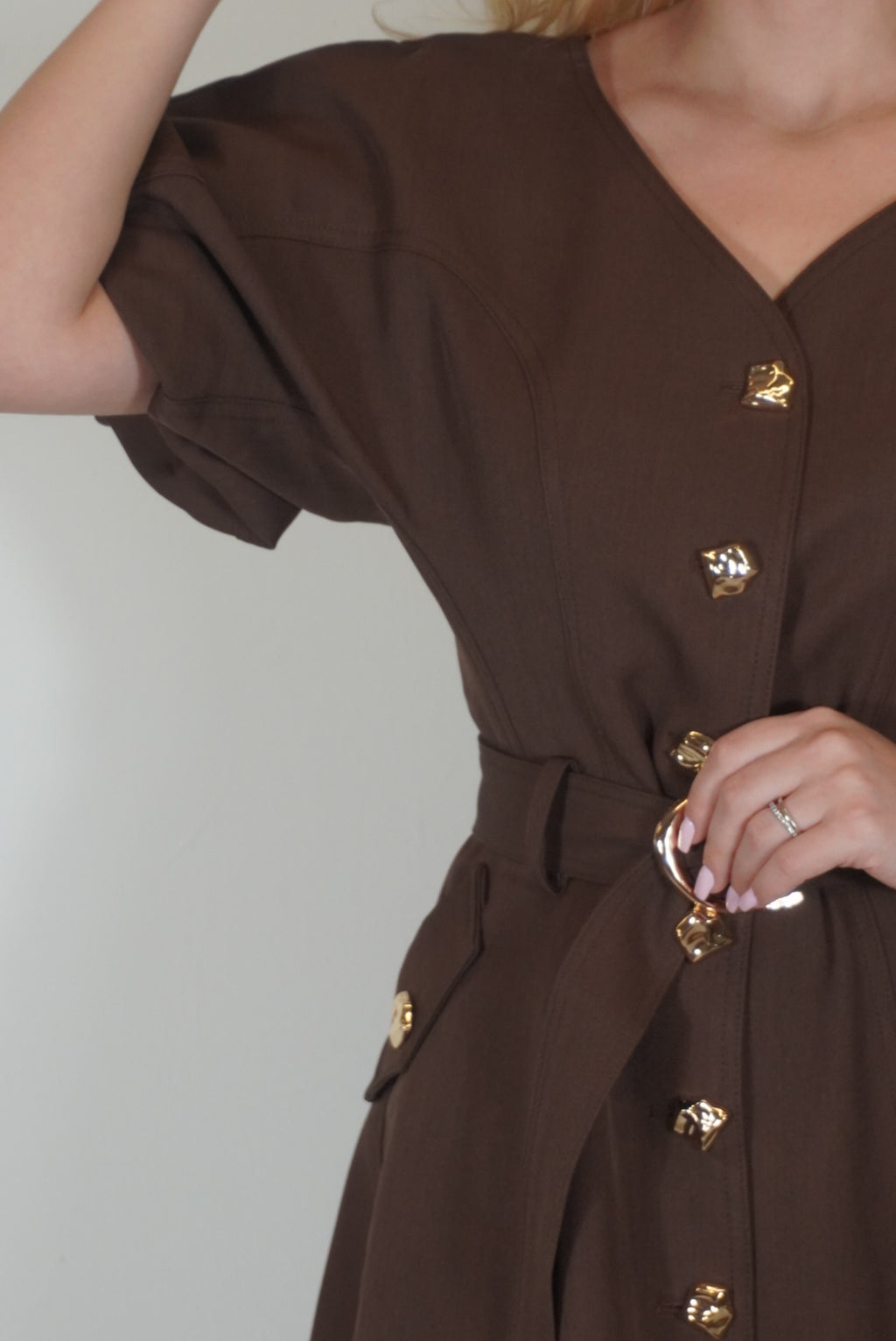 Kleid mit goldenen Details