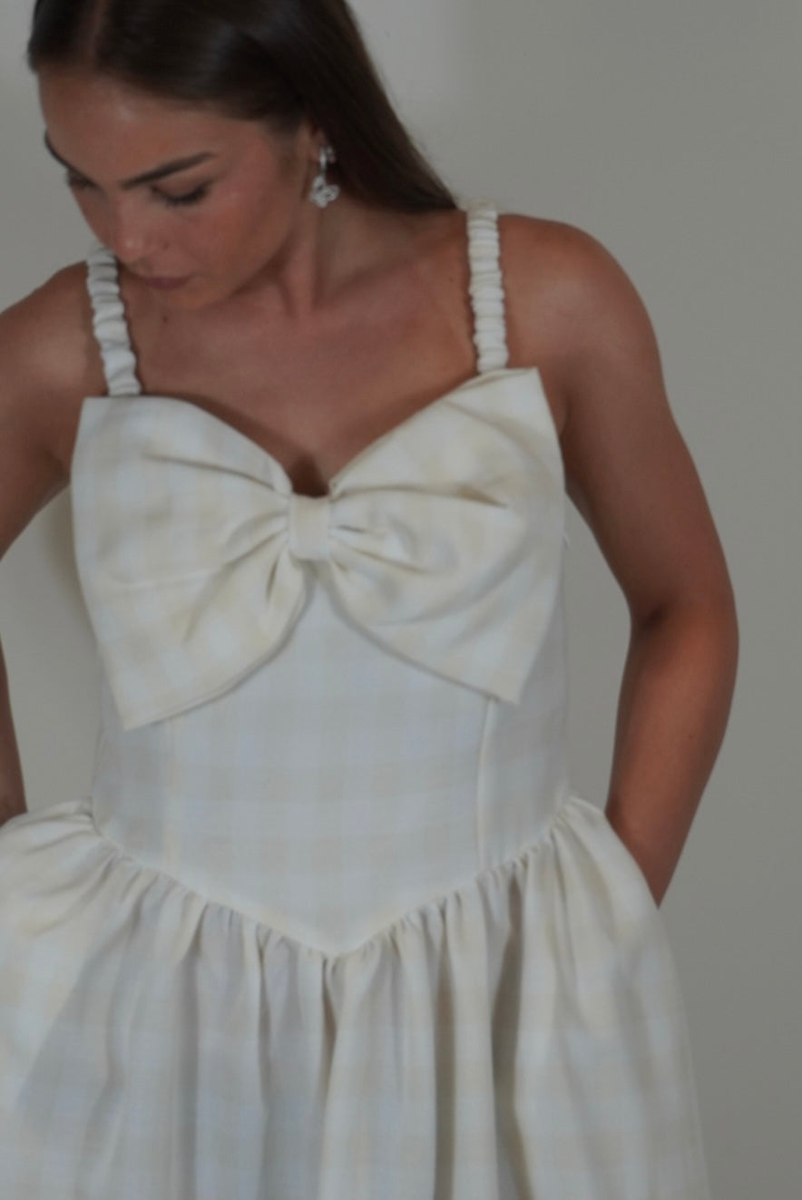 Kleid mit Schleife