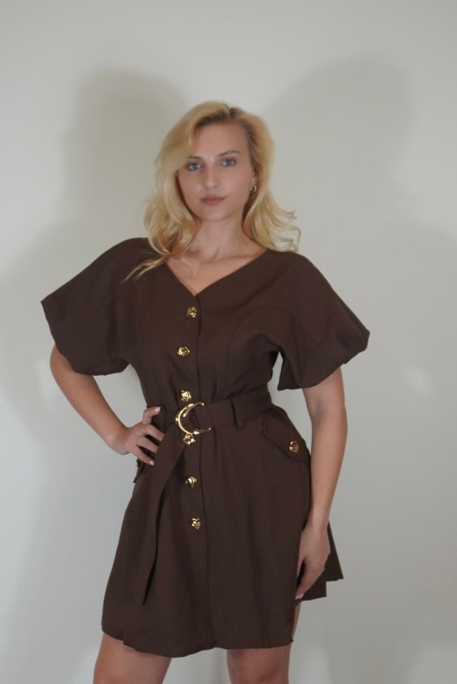 Kleid mit goldenen Details
