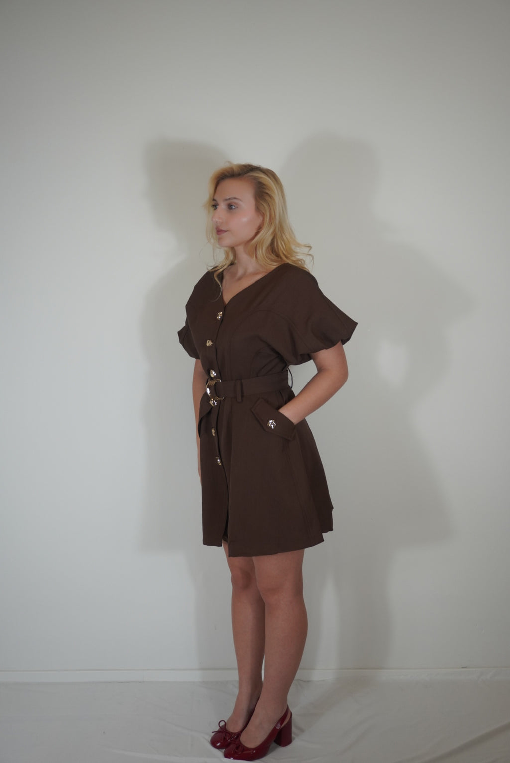 Kleid mit goldenen Details