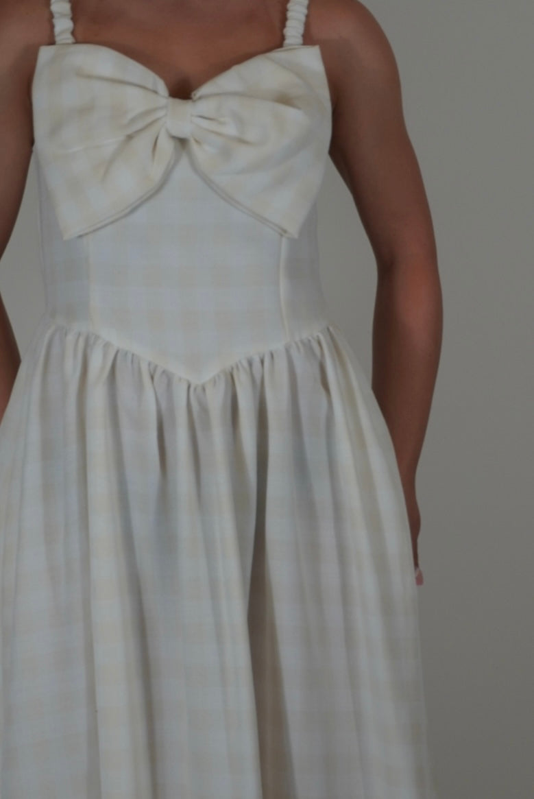 Kleid mit Schleife